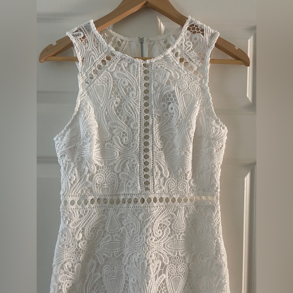 Lulu's White Crochet Lace Bodycon Mini Dress Size S Sleeveless Feminine Romantic - Picture 3 of 10